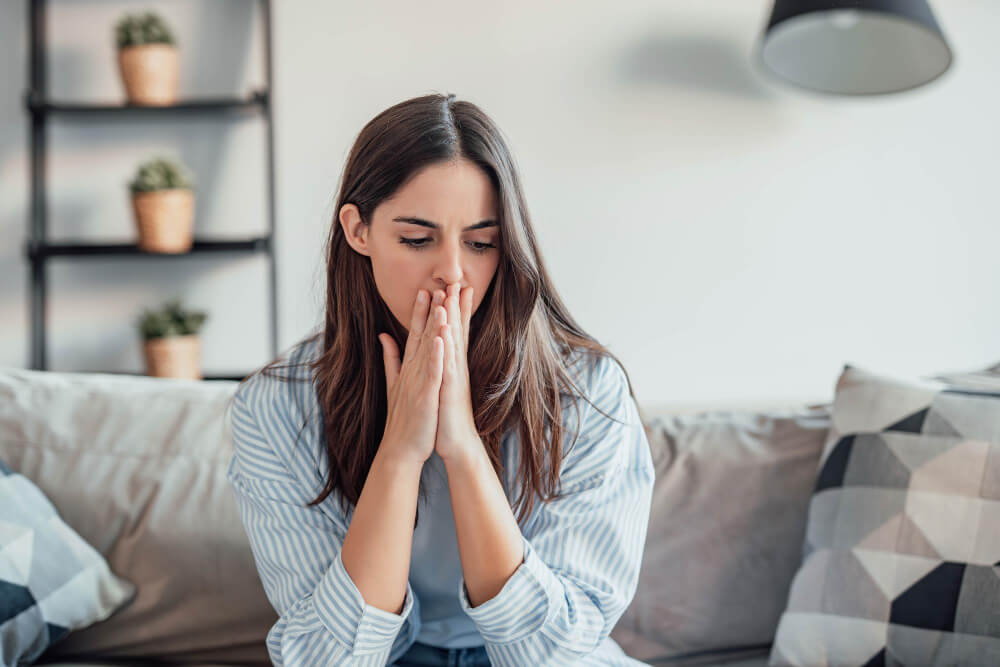 donna-ansiosa donna soffre di ansia silenziosa